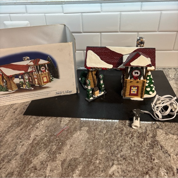 Dept 56 Snow Village Last Stop Gas Station 56.55012 W/ Box...